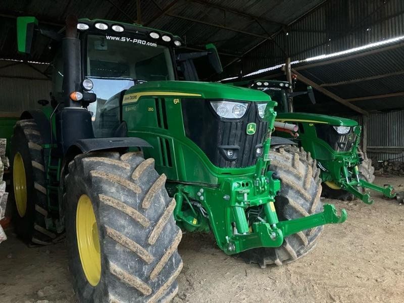 John Deere 6R 250