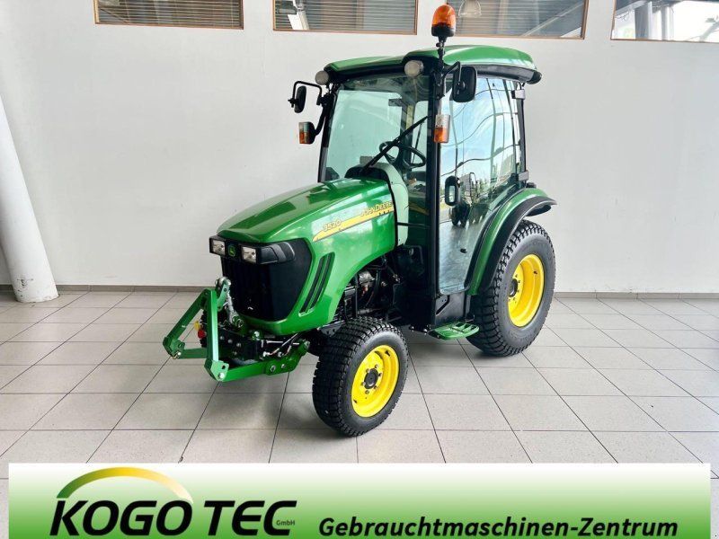 John Deere 3520