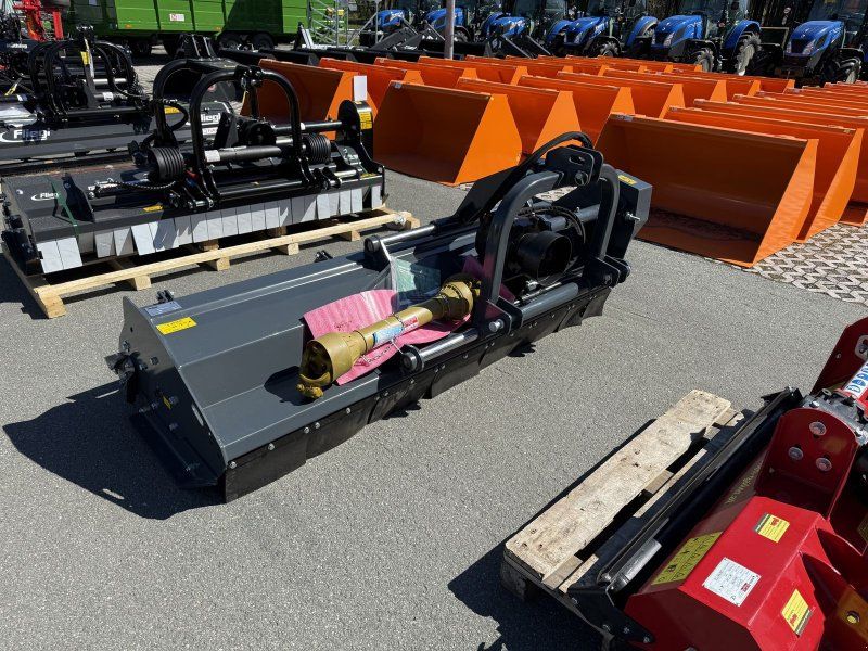 M-220H Schlegelmulcher mit hydr. Seitenverschub