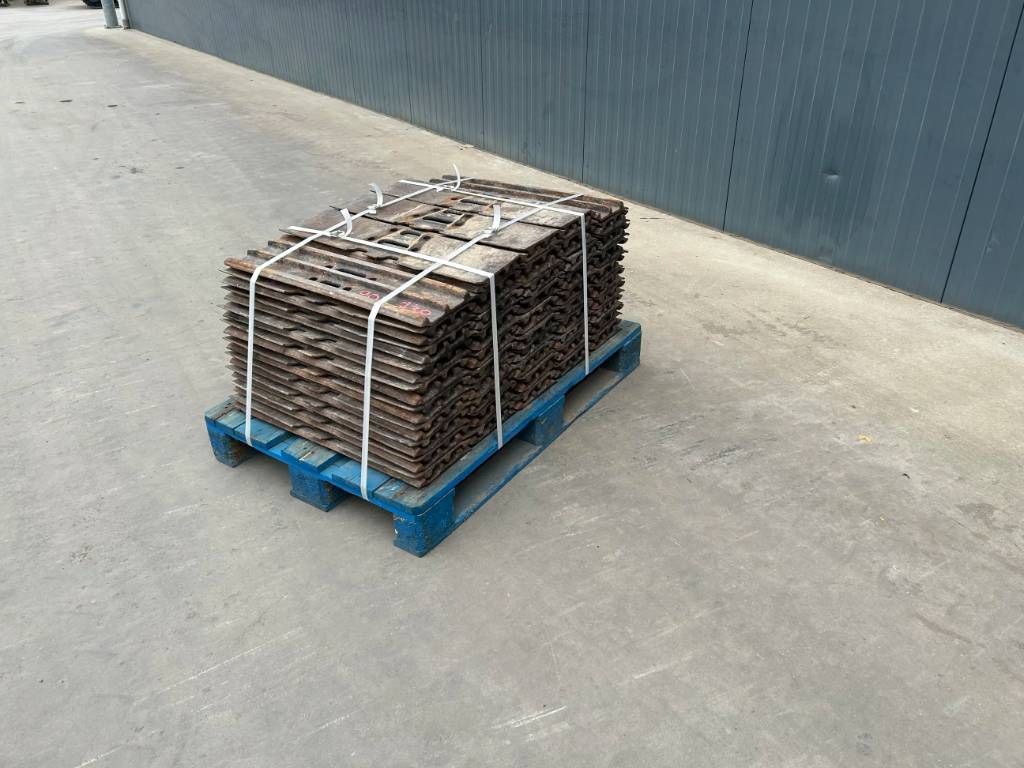 CAT 320D / 320E / 323D / 323E 700mm shoes - 30%