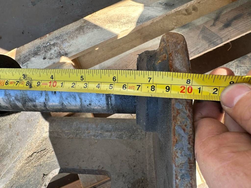 Matt Nielen CW10 hydraulic quick hitch