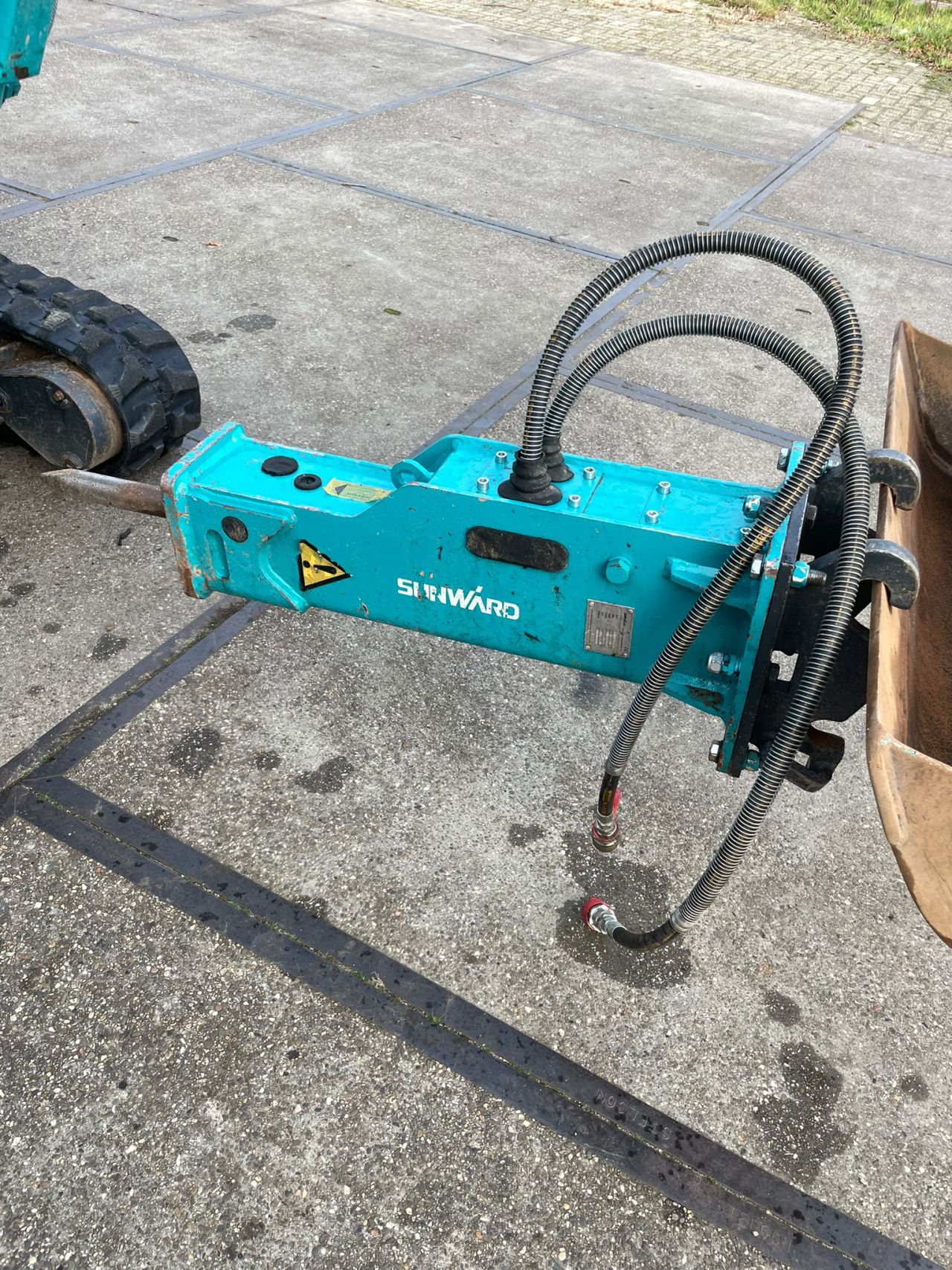 Sunward SWE20F mini excavator with demolition hammer/breaker
