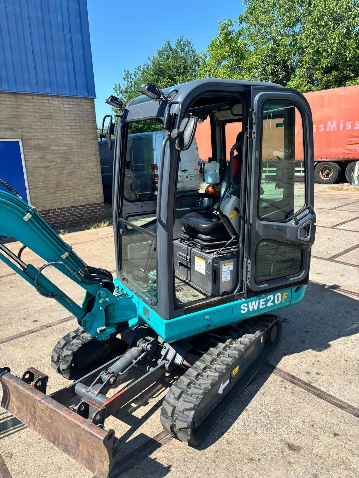 Sunward SWE20F mini excavator with demolition hammer/breaker