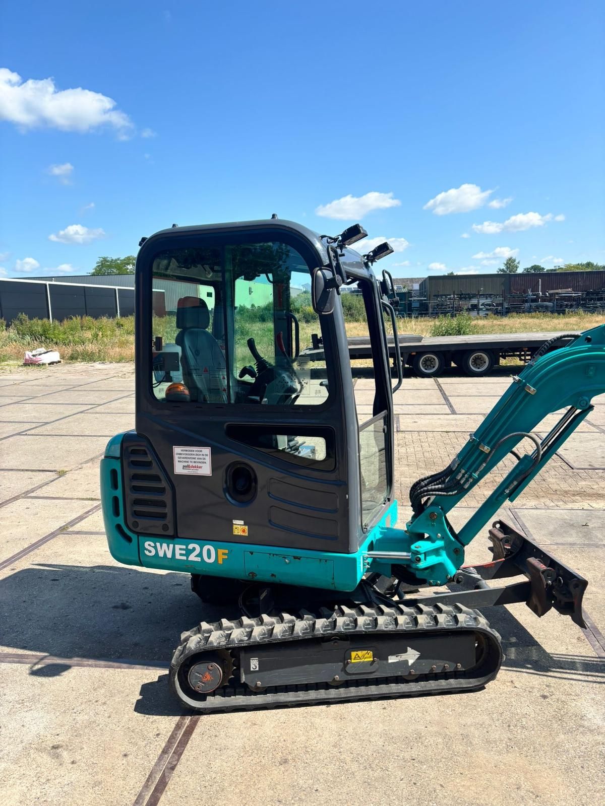 Sunward SWE20F mini excavator with demolition hammer/breaker