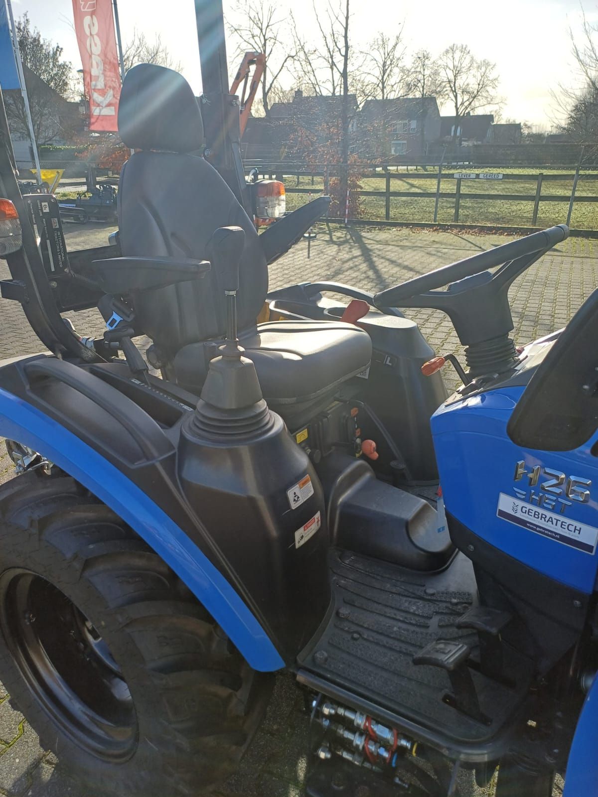 Gebruikte Solis H26 met frontlader | Marge prijs | mini tractor