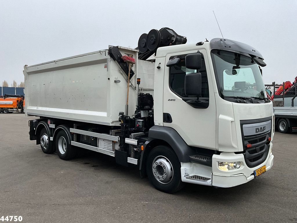 DAF FAN LF 220 Euro 6 Hiab 11 Tonmeter laadkraan Just 166.649 Km!