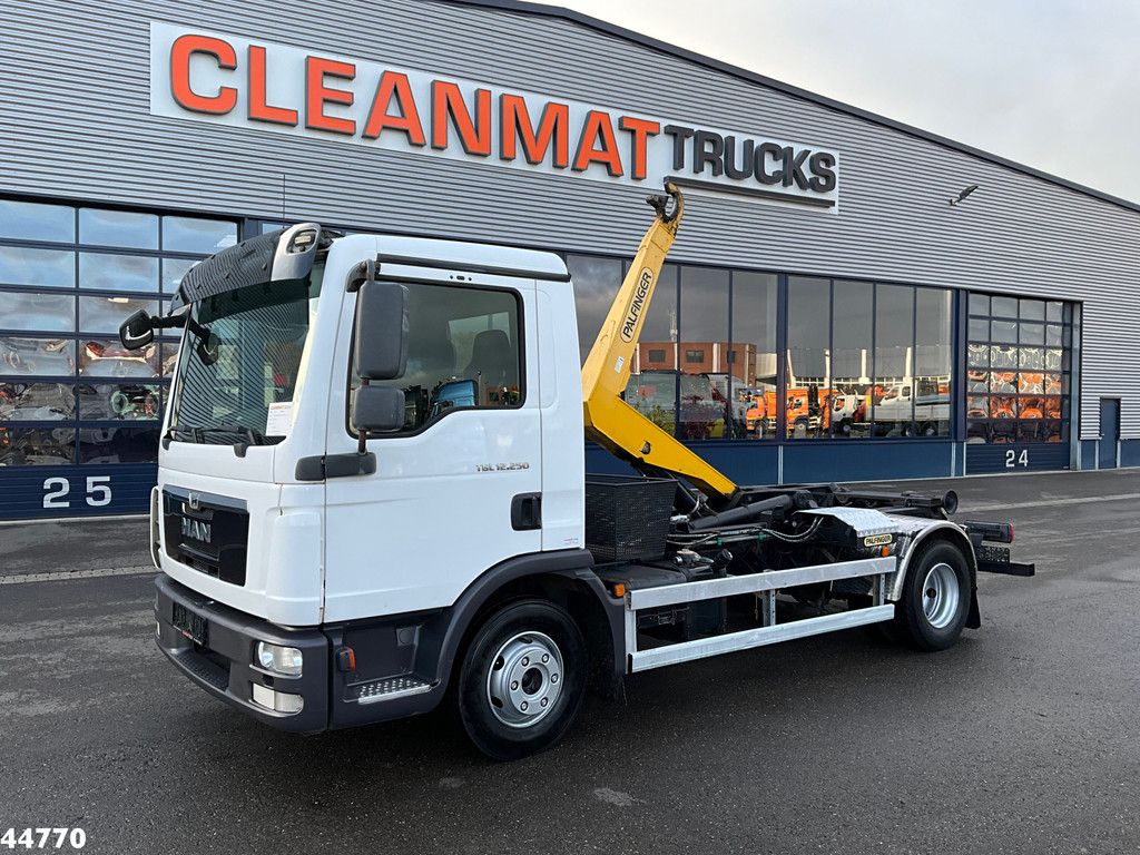 Man TGL 12.250 Palfinger haakarmsysteem