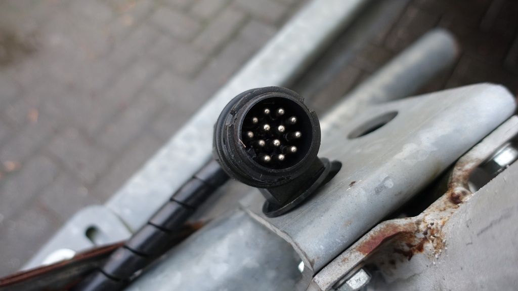 Hapert Gesloten 400x180x212 Cm 3500Kg