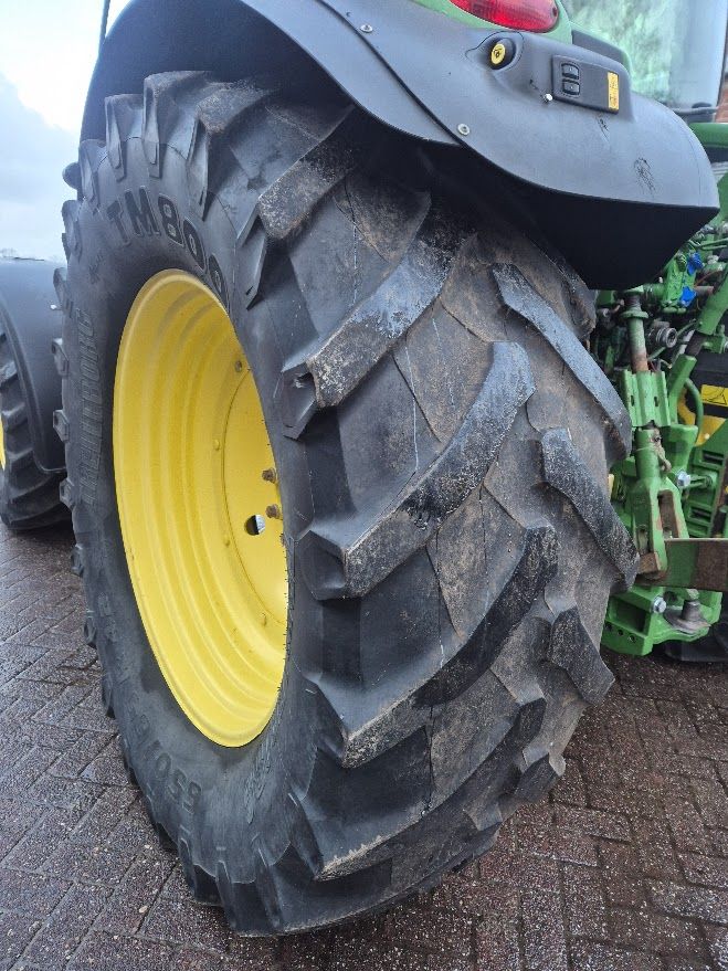 Wielen John Deere 650/65R42 en 600/65R28 op 8 en 10 gaats velgen