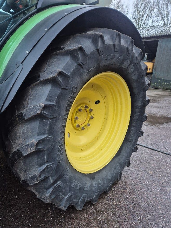 Wielen John Deere 650/65R42 en 600/65R28 op 8 en 10 gaats velgen