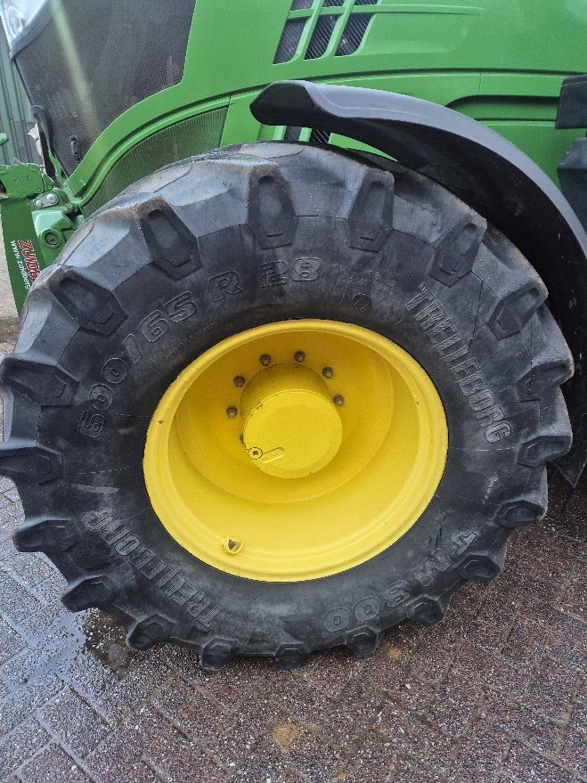 Wielen John Deere 650/65R42 en 600/65R28 op 8 en 10 gaats velgen