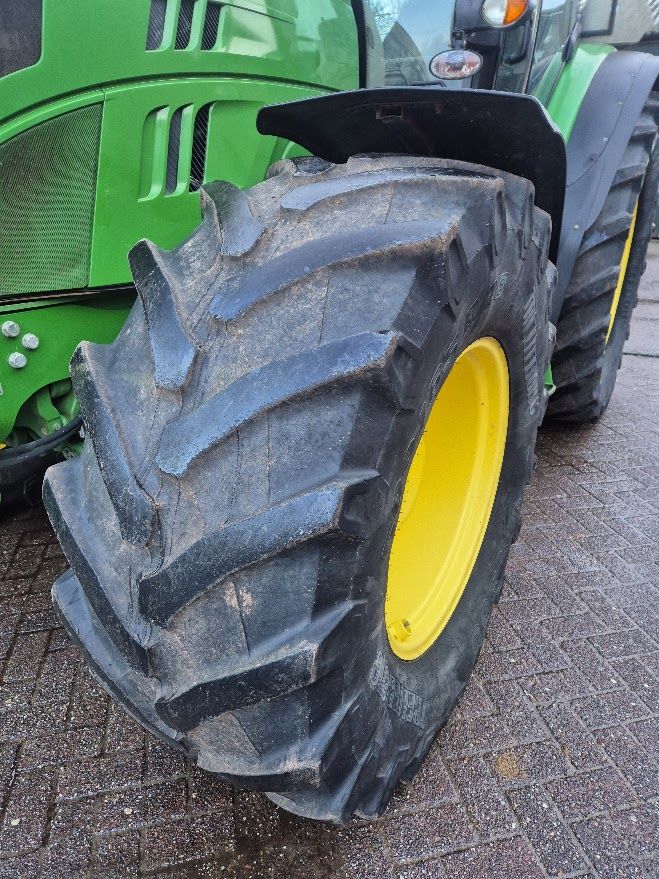 Wielen John Deere 650/65R42 en 600/65R28 op 8 en 10 gaats velgen