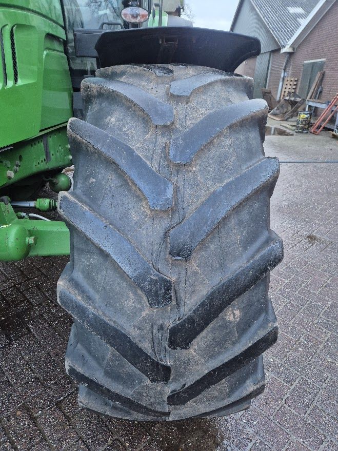 Wielen John Deere 650/65R42 en 600/65R28 op 8 en 10 gaats velgen