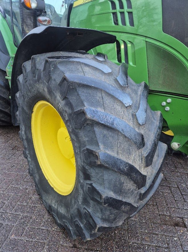 Wielen John Deere 650/65R42 en 600/65R28 op 8 en 10 gaats velgen