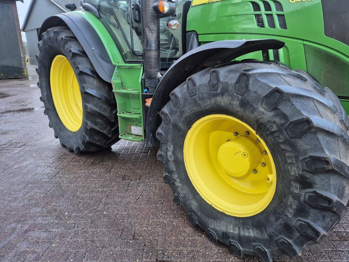 Wielen John Deere 650/65R42 en 600/65R28 op 8 en 10 gaats velgen