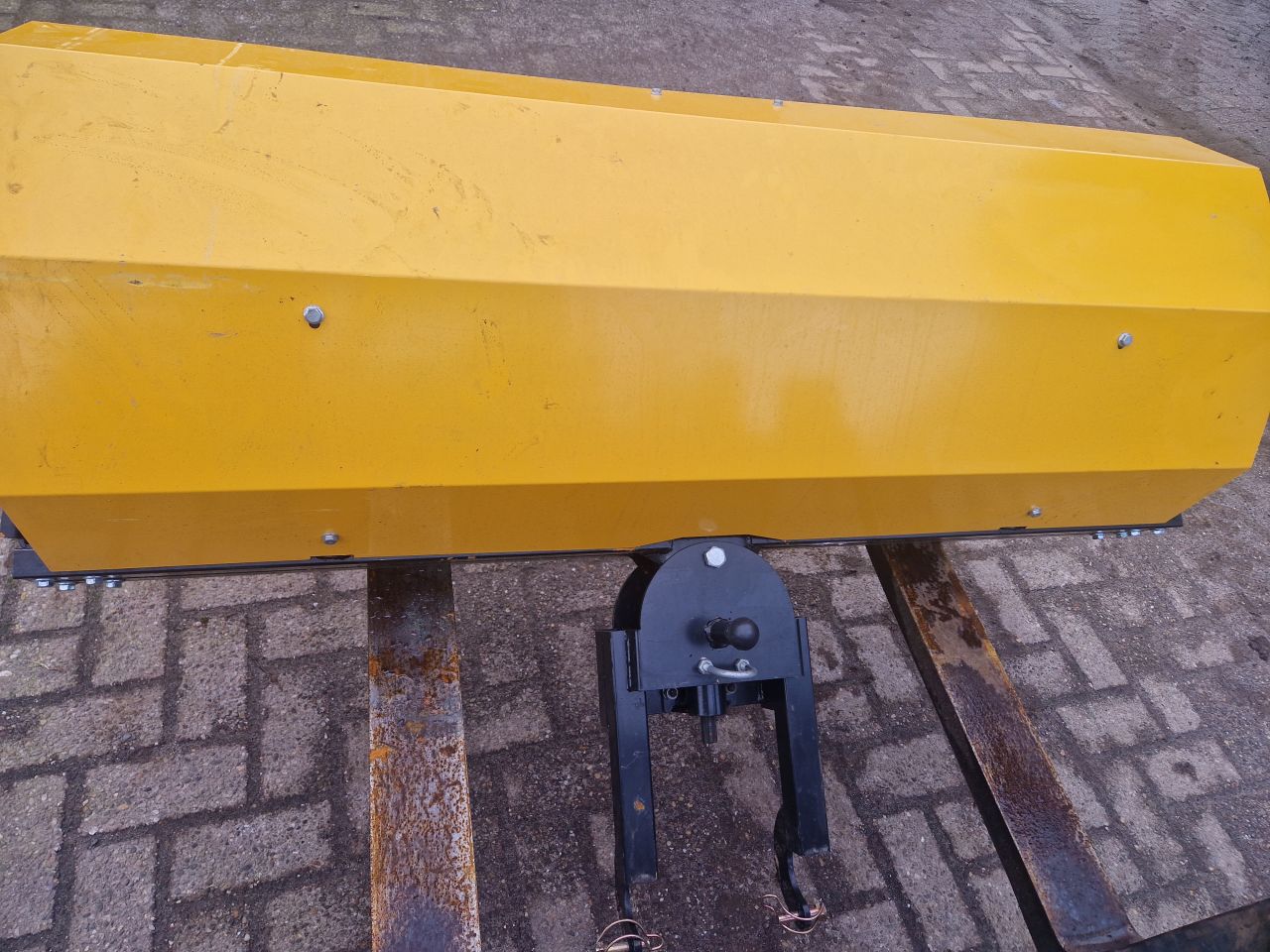 QUAD MET SNEEUWBLAZER EN ROLVEGER