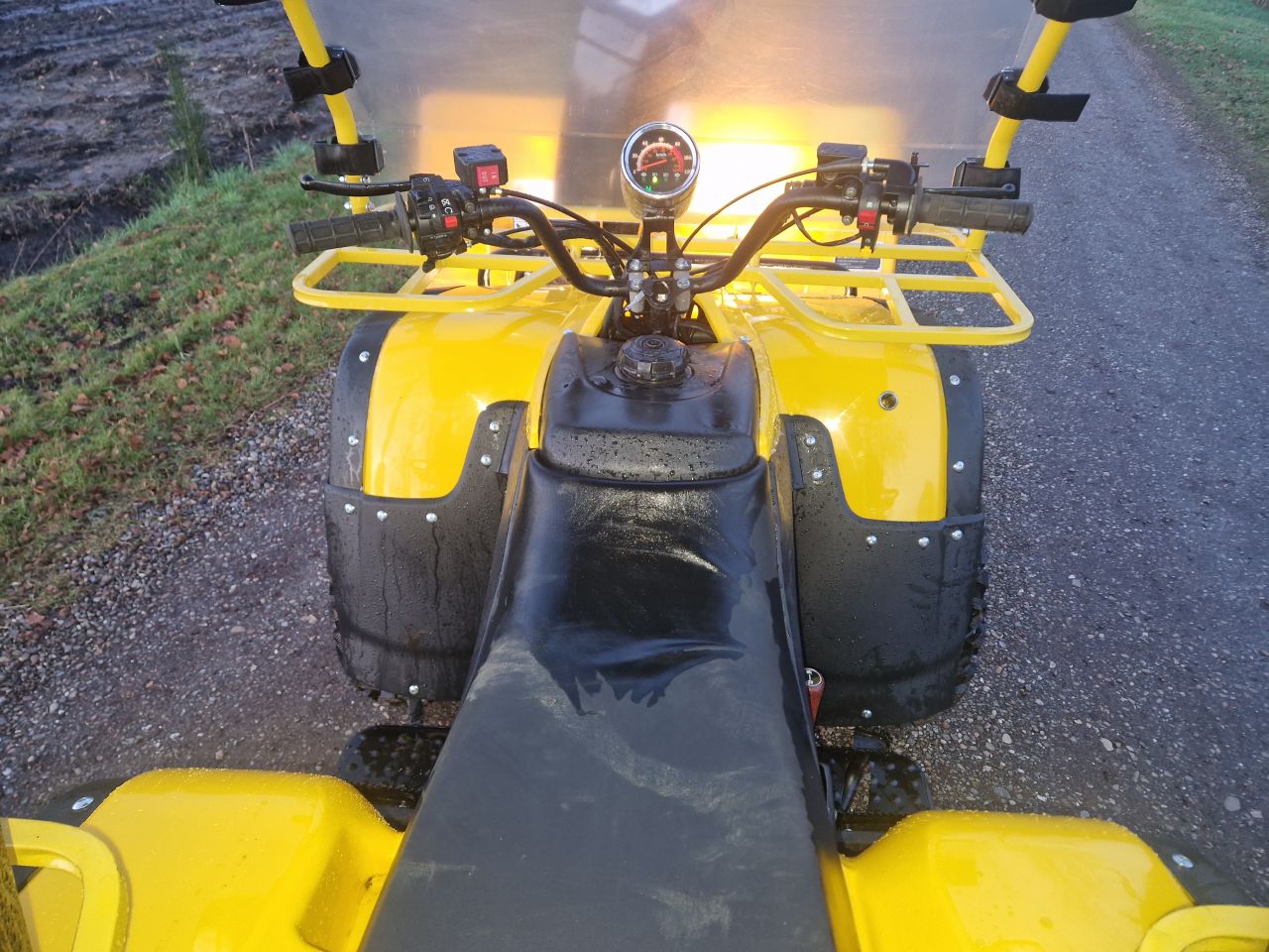 QUAD MET SNEEUWBLAZER EN ROLVEGER