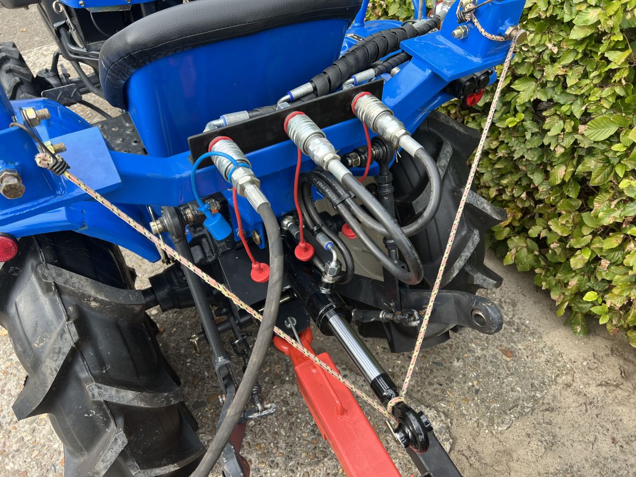 ISEKI minitractor met Kiepkar| 4x4| 16 PK| Hydrauliek| Topstang