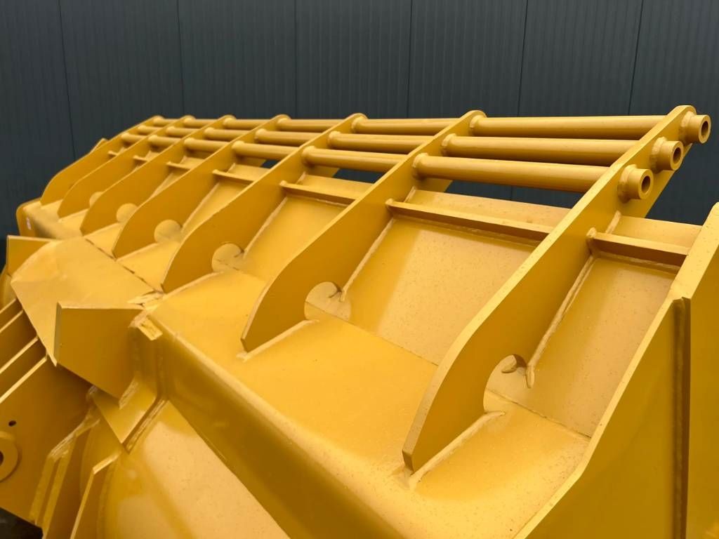 CAT 980K incl. cutting edge + side protectors