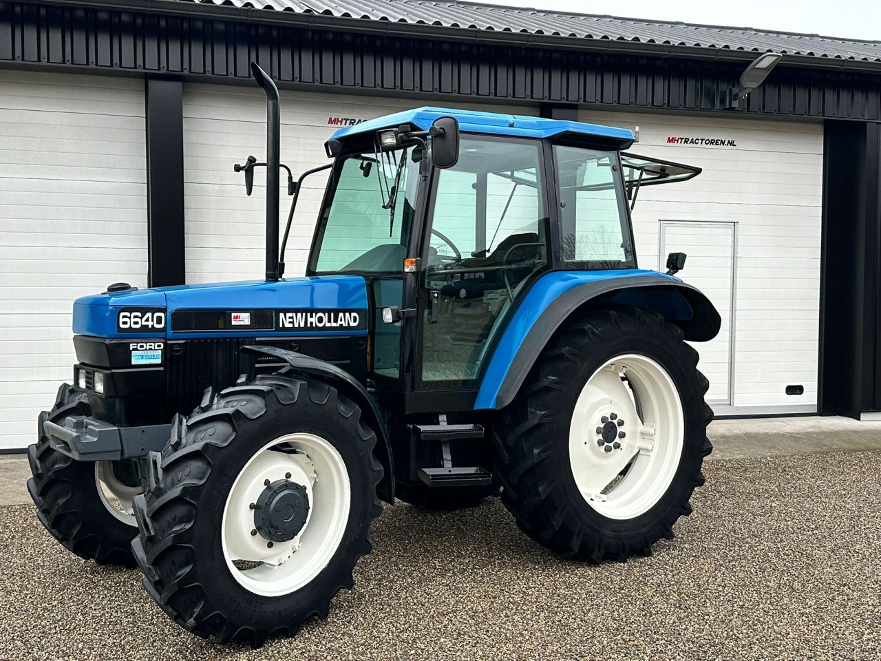 TE KOOP: zeer nette NEW HOLLAND 6640