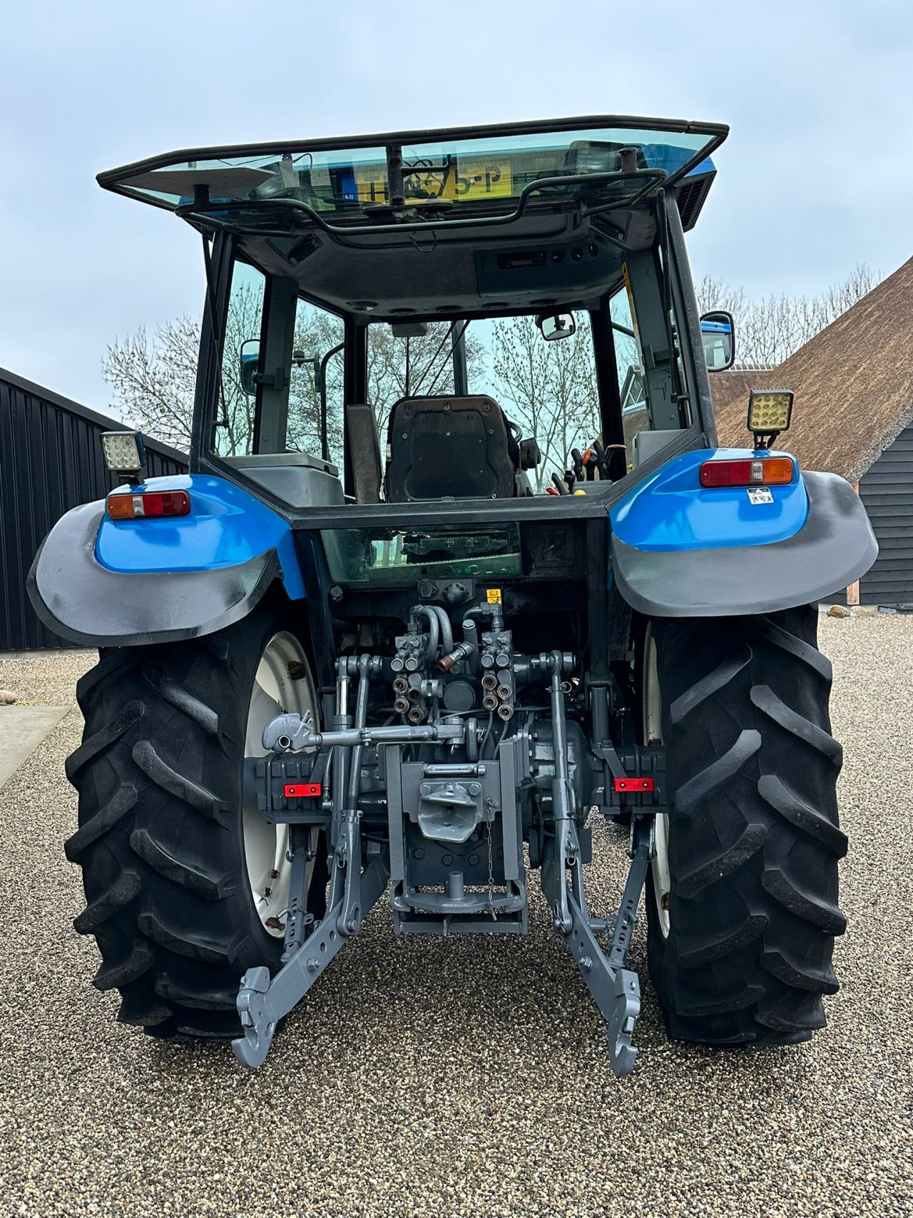 TE KOOP: zeer nette NEW HOLLAND 6640