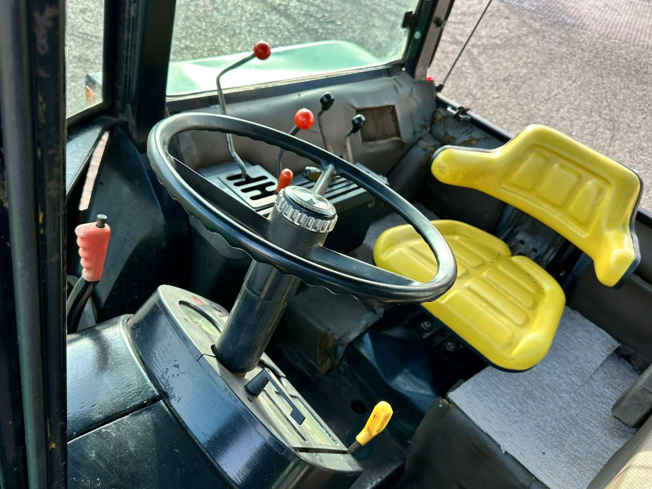 TE KOOP: zeer nette JOHN DEERE 1640