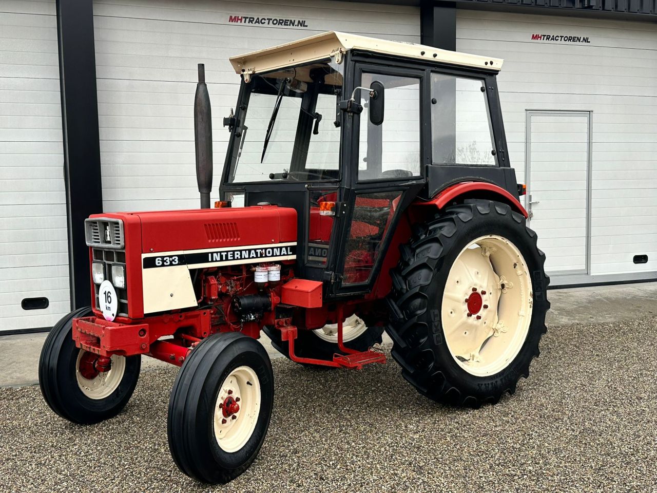 TE KOOP: zeer nette Mc.CORMICK 633