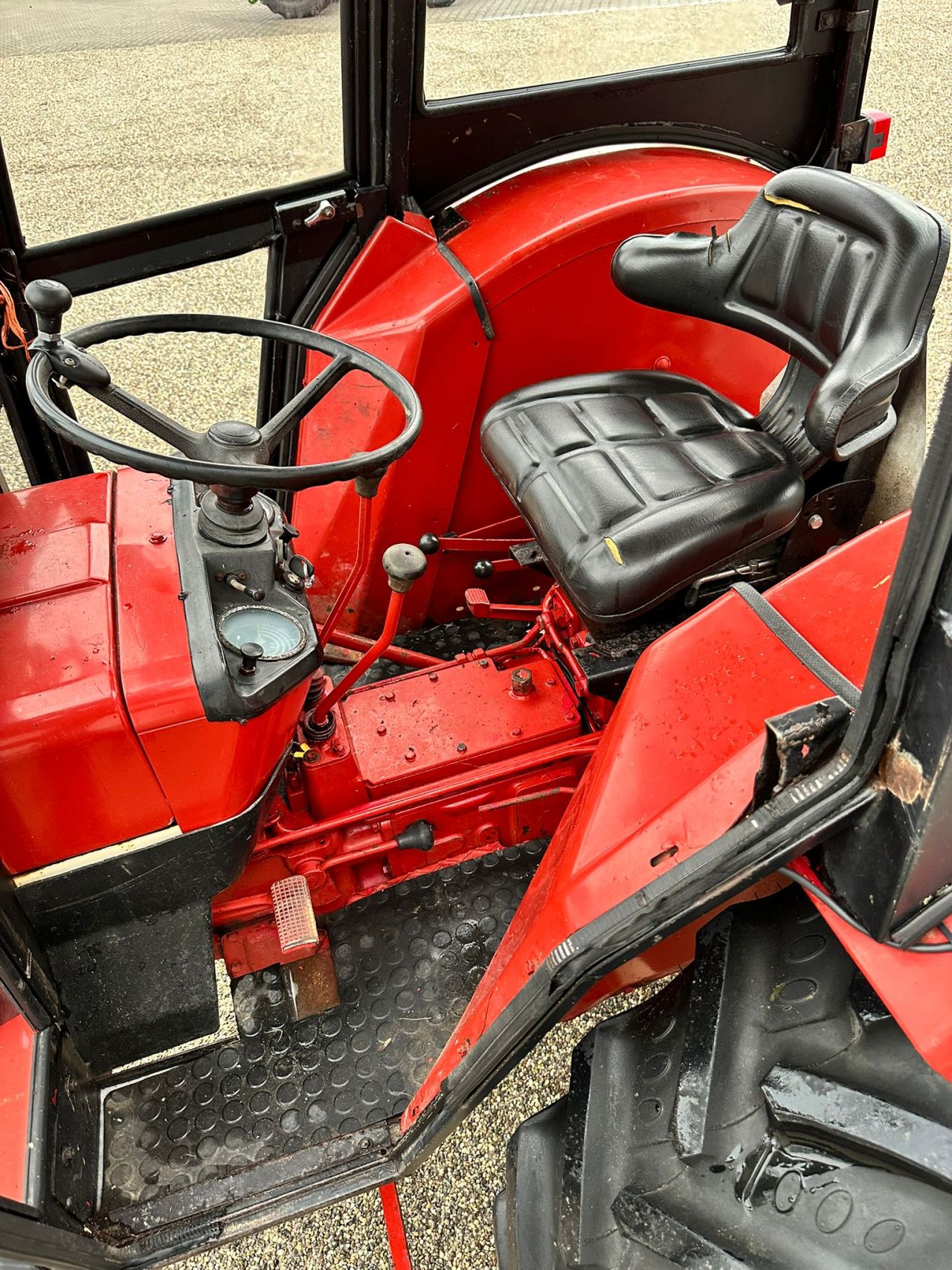 TE KOOP: zeer nette Mc.CORMICK 633