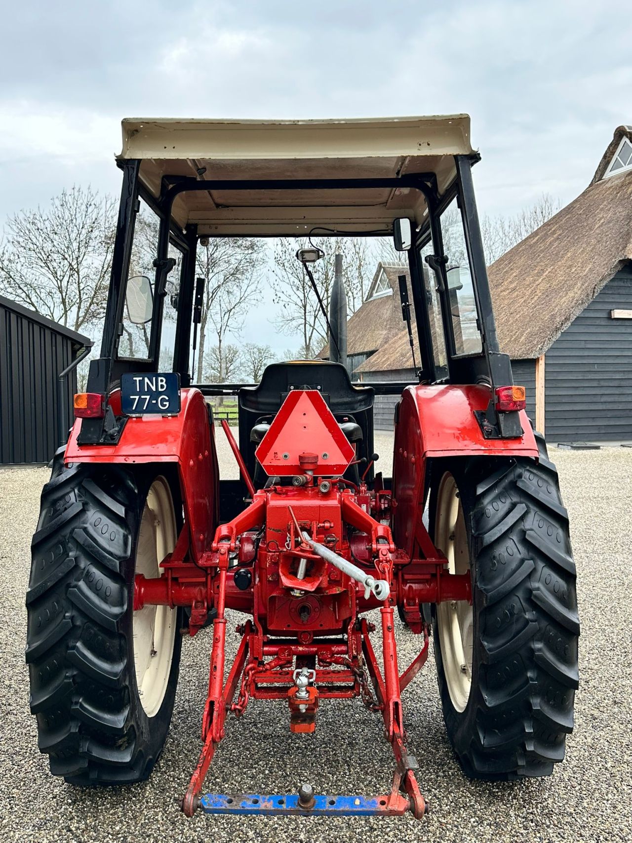 TE KOOP: zeer nette Mc.CORMICK 633