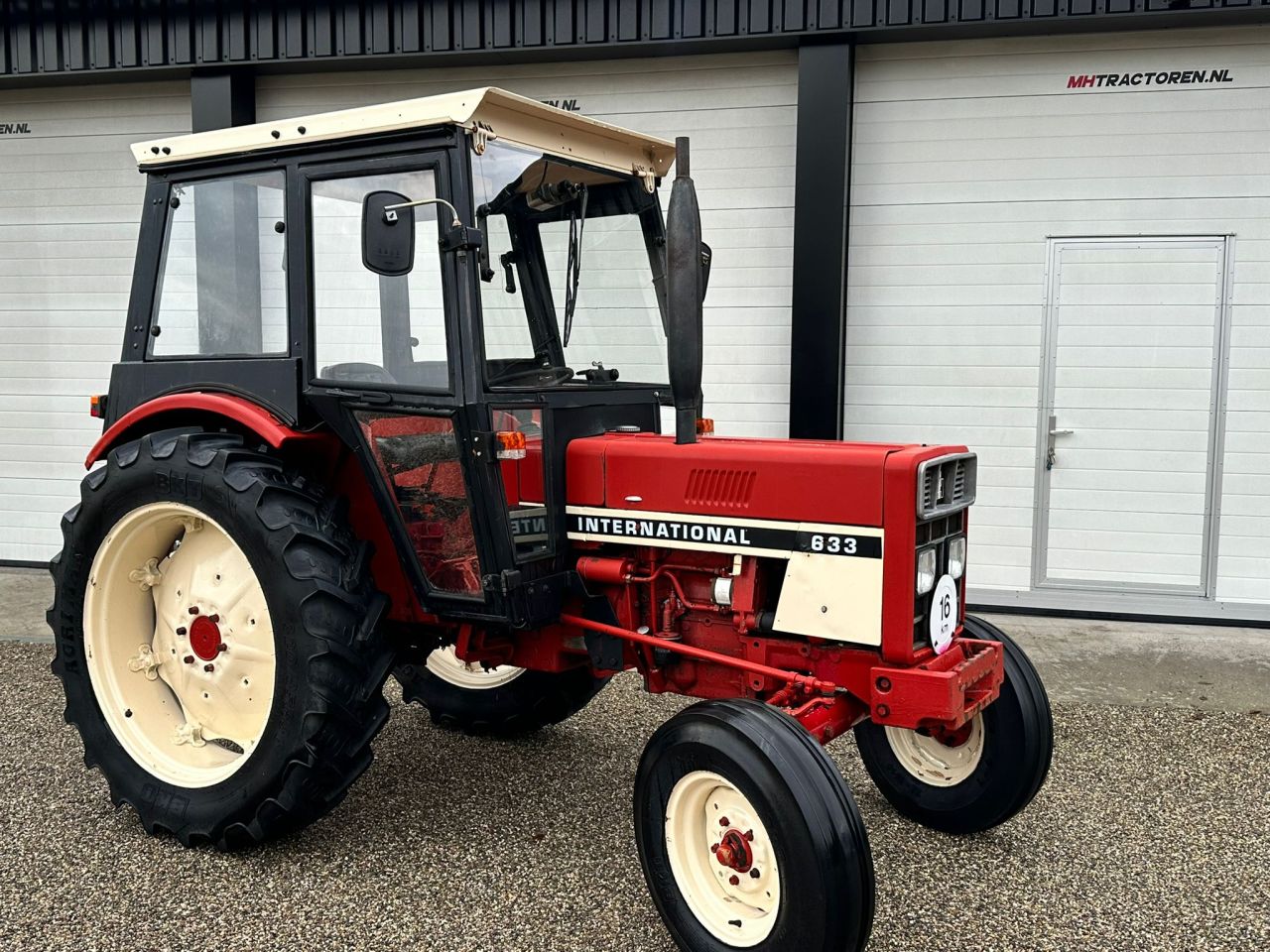 TE KOOP: zeer nette Mc.CORMICK 633