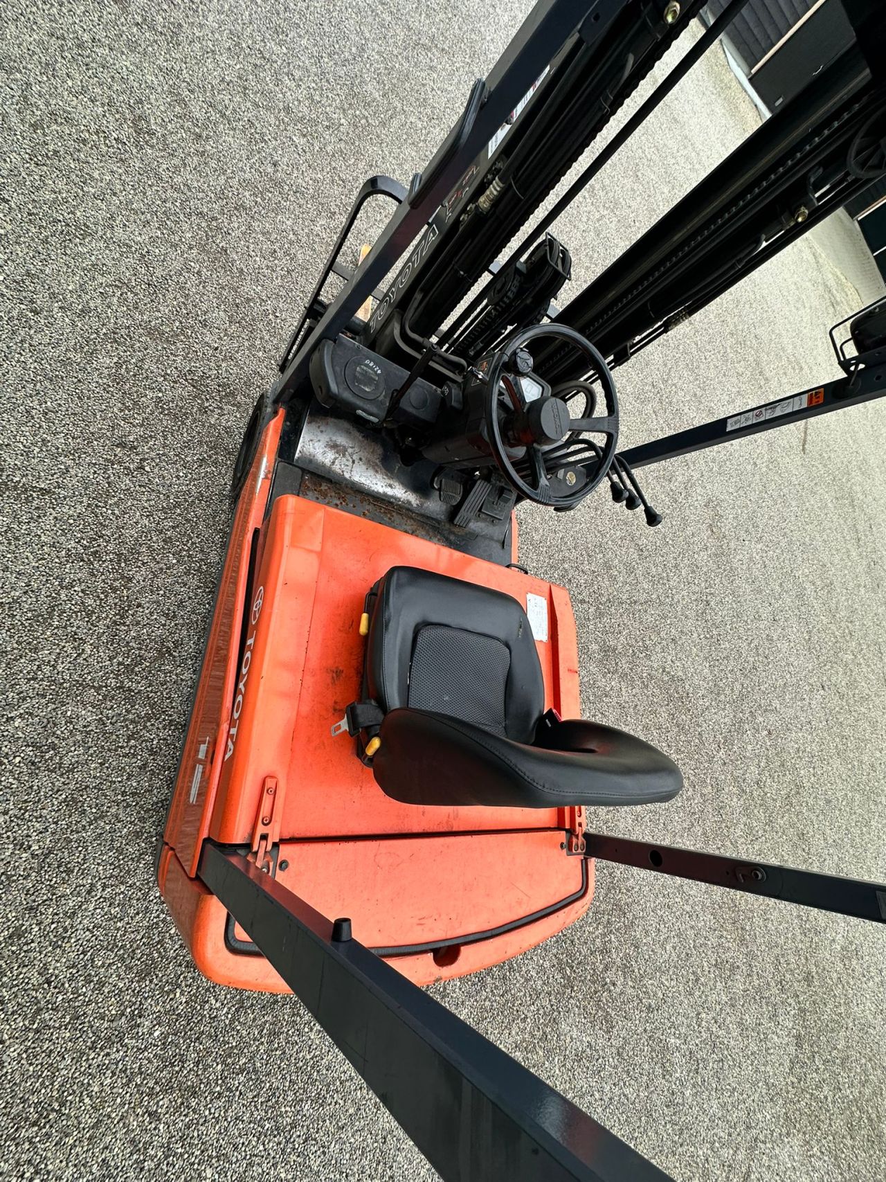 TE KOOP: zeer nette TOYOTA heftruck