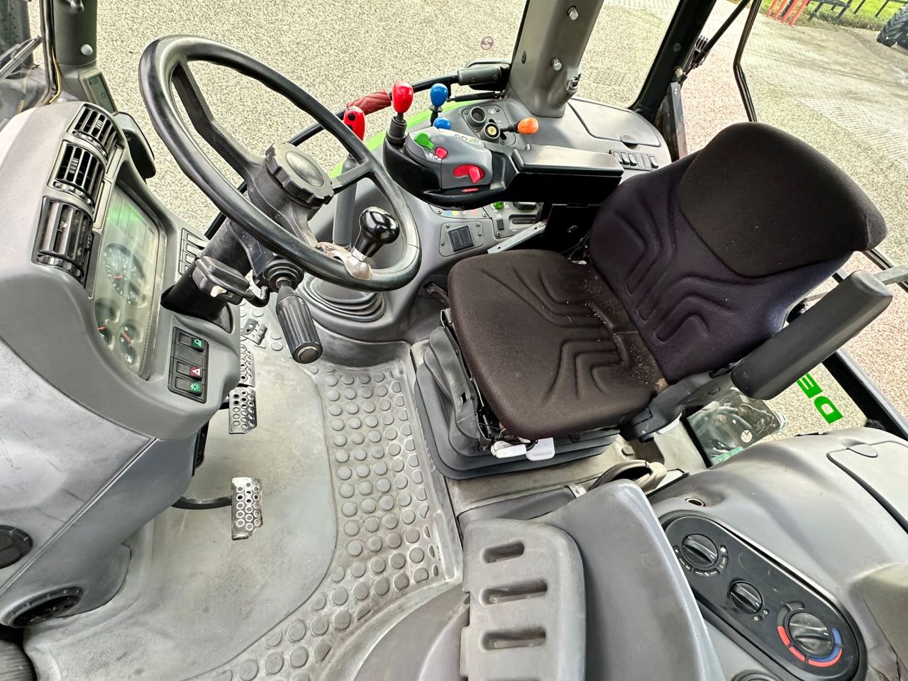 TE KOOP: zeer nette DEUTZ AGROTRON 135