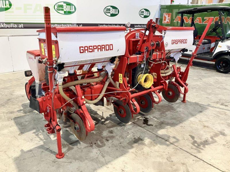 Gehl sp mit düngerstreuer