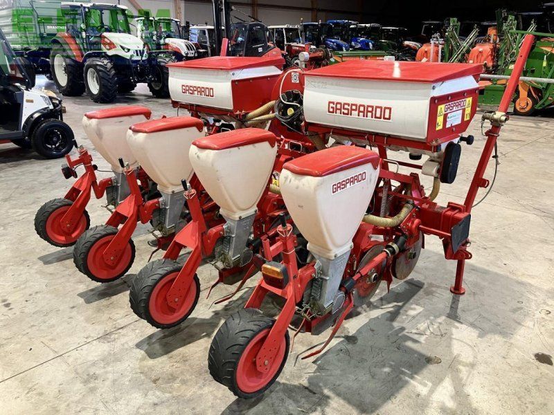 Gehl sp mit düngerstreuer