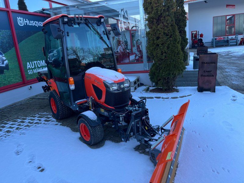 Kubota BX 261 Cab m. Schild+Streuer