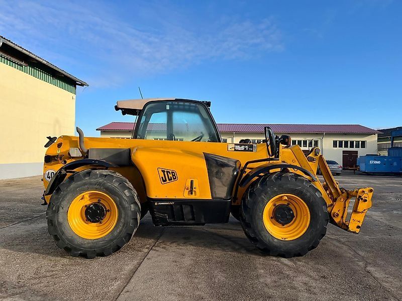 JCB 541-70