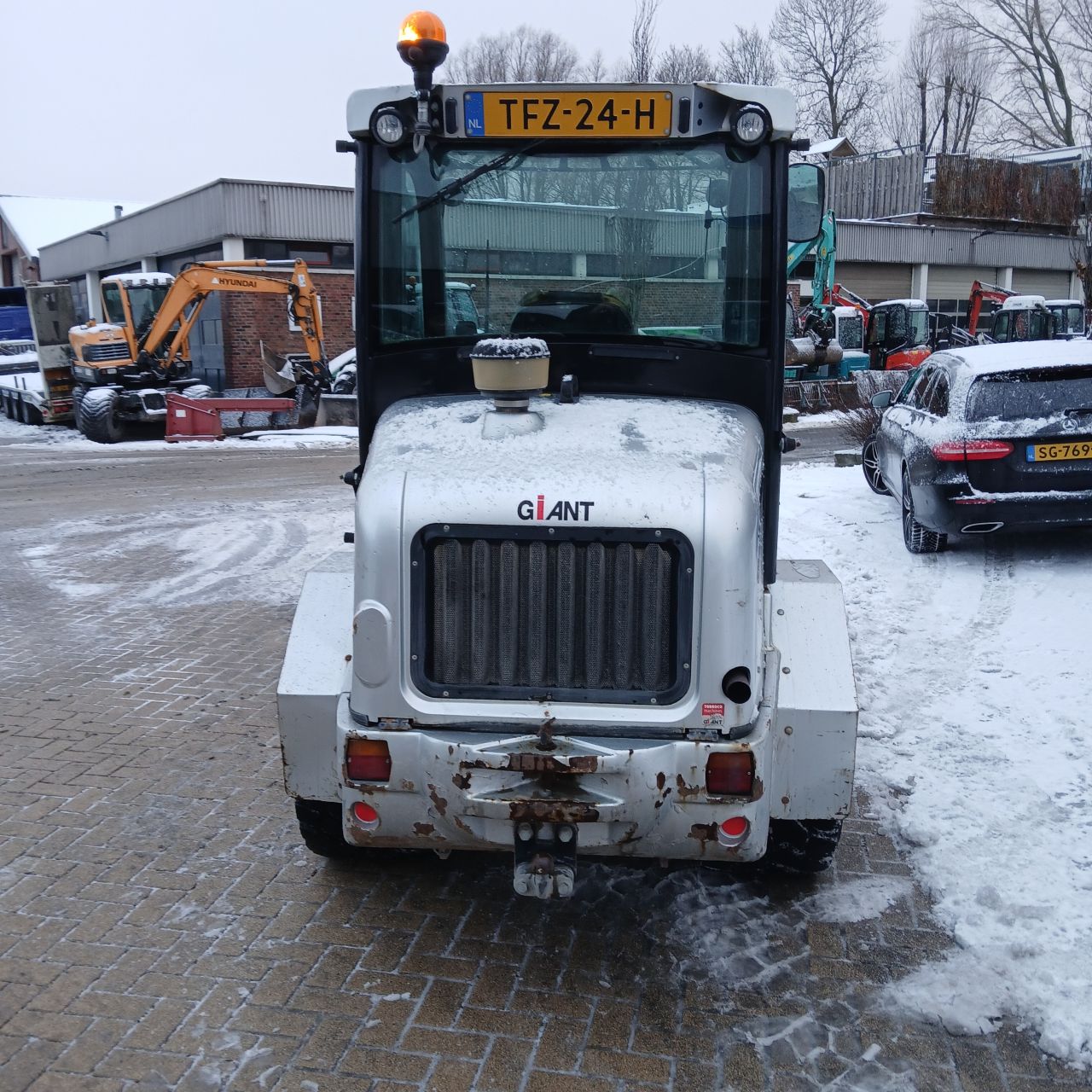 Giant V6004T Xtra Minishovel, lekker warm en droog.