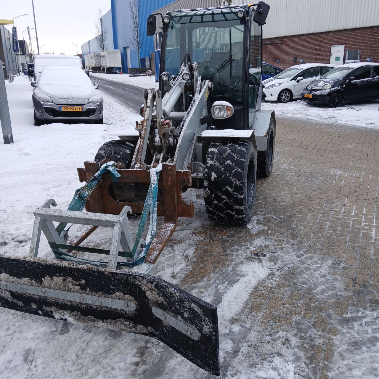 Giant V6004T Xtra Minishovel, lekker warm en droog.