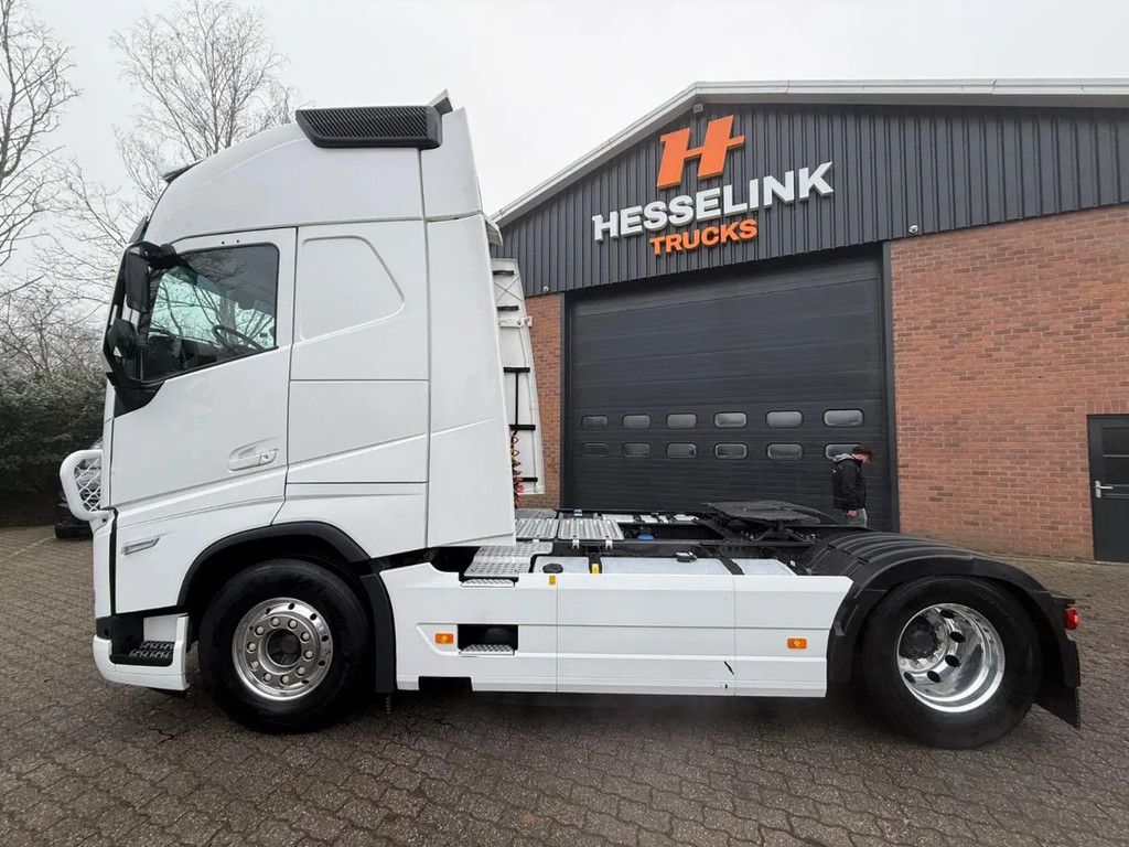 Volvo FH 500 4X2 Globetrotter XL Full Air Alcoa 2x tank PTO-Prep 390.253KM NL Truck - Top condition