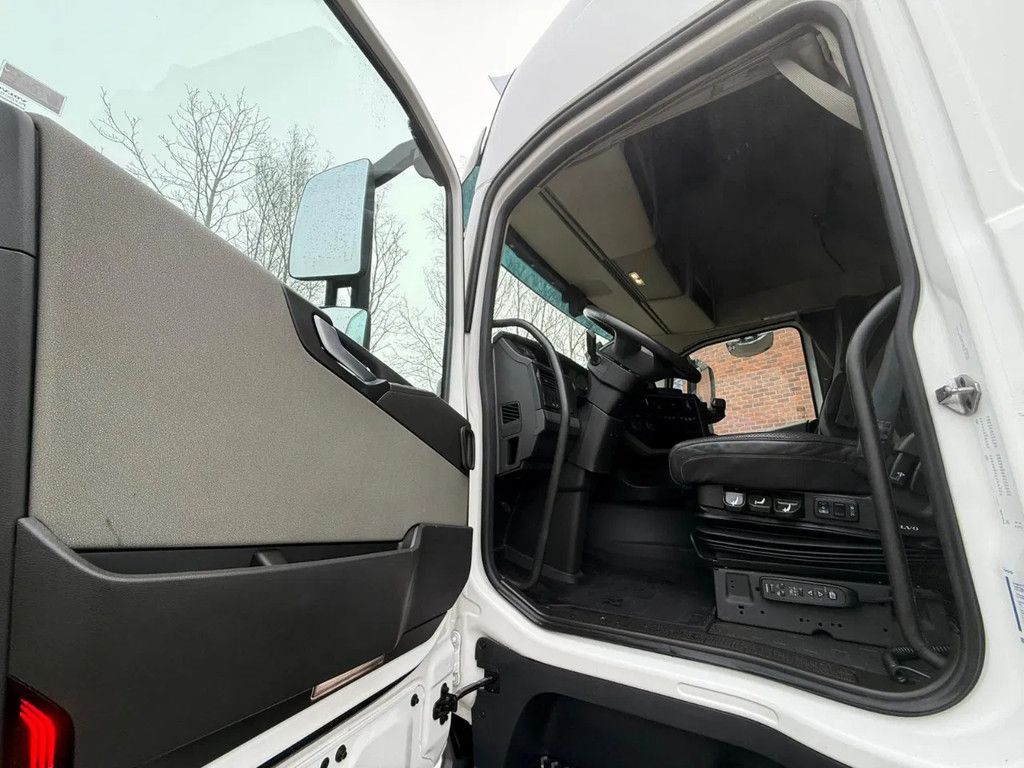 Volvo FH 500 4X2 Globetrotter XL Full Air Alcoa 2x tank PTO-Prep 390.253KM NL Truck - Top condition