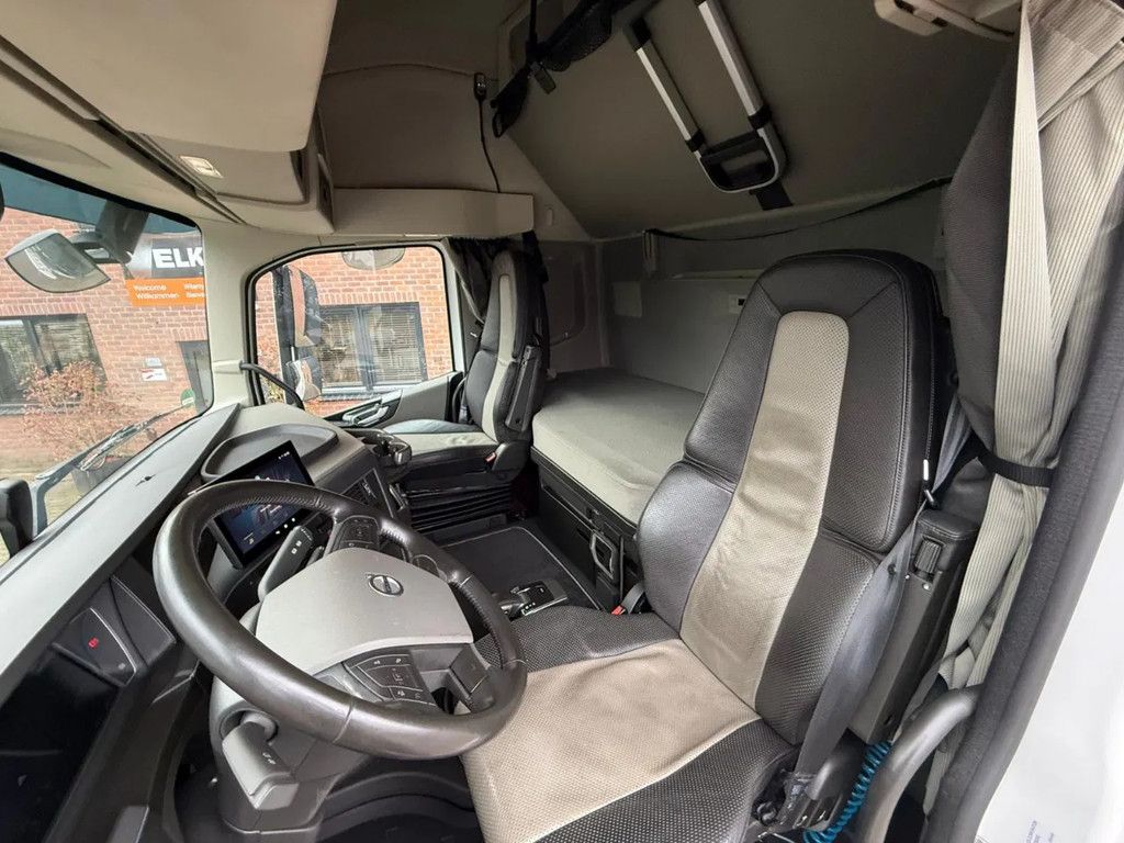 Volvo FH 500 4X2 Globetrotter XL Full Air Alcoa 2x tank PTO-Prep 390.253KM NL Truck - Top condition