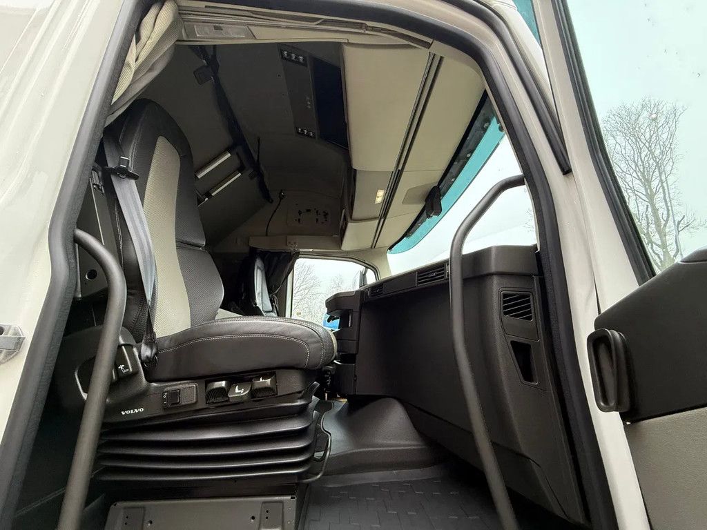 Volvo FH 500 4X2 Globetrotter XL Full Air Alcoa 2x tank PTO-Prep 390.253KM NL Truck - Top condition