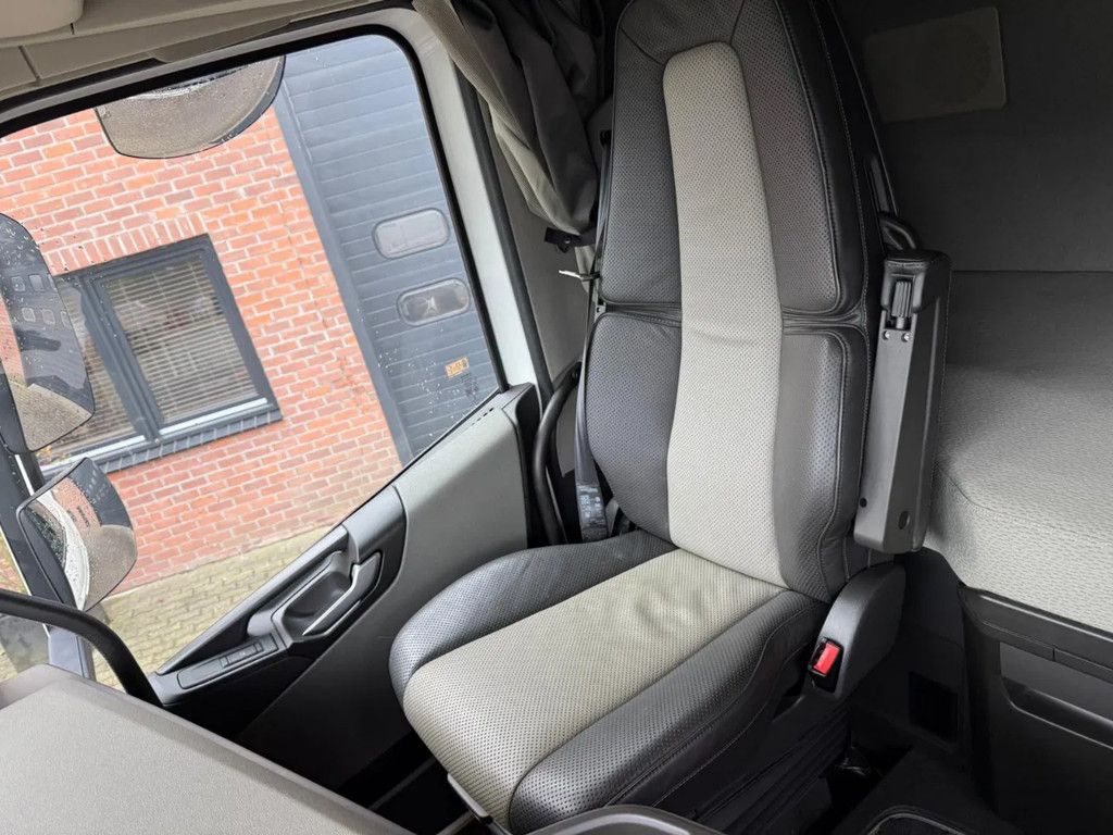 Volvo FH 500 4X2 Globetrotter XL Full Air Alcoa 2x tank PTO-Prep 390.253KM NL Truck - Top condition