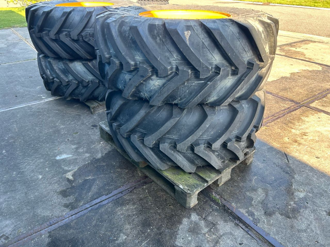 Michelin XMCL 500/70R24 op 10 gaats JCB velgen
