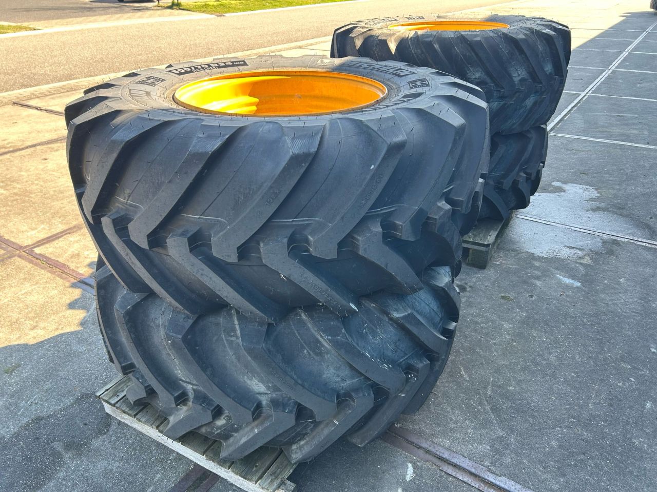 Michelin XMCL 500/70R24 op 10 gaats JCB velgen