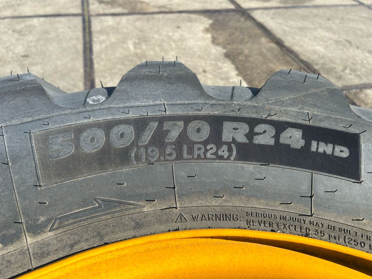 Michelin XMCL 500/70R24 op 10 gaats JCB velgen