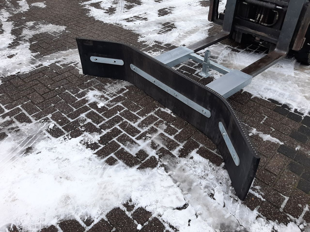 Rubberschuif 2,00m sneeuwschuif met heftruck aansluiting