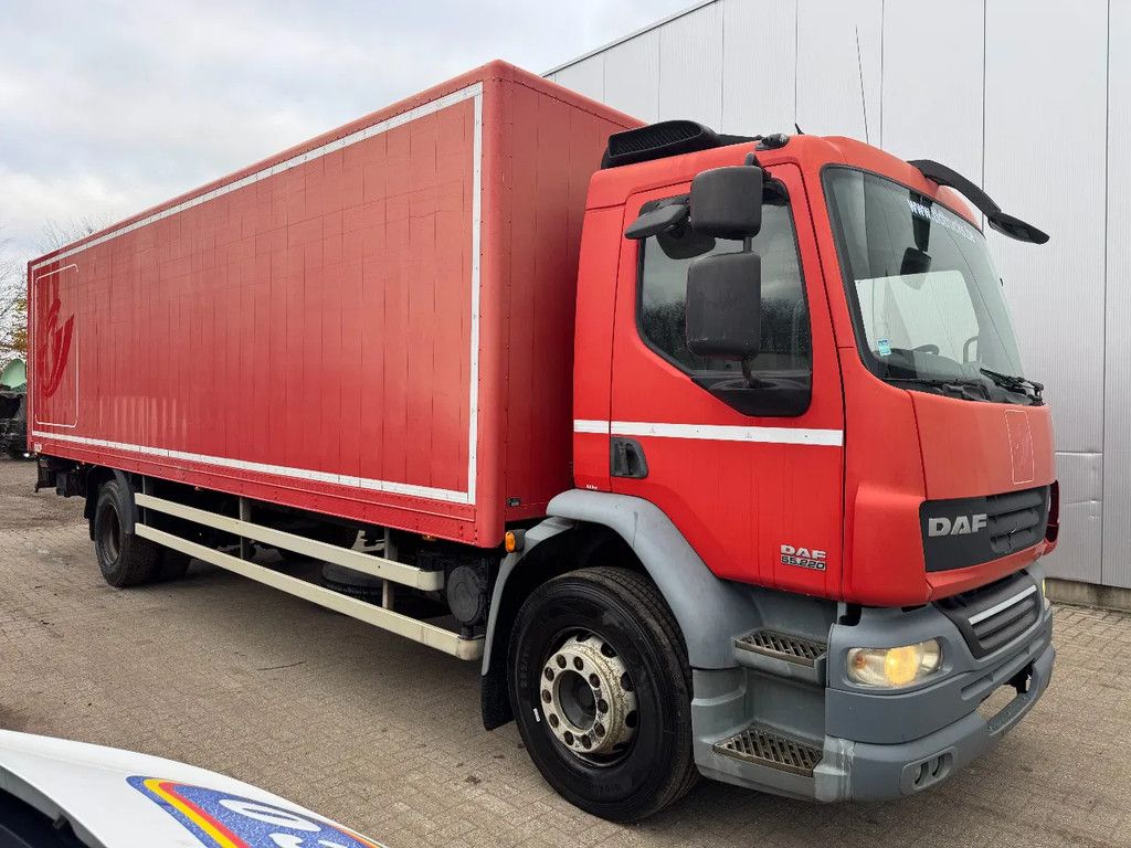 DAF LF 55.220 **BELGIAN TRUCK-MANUAL GEARBOX**