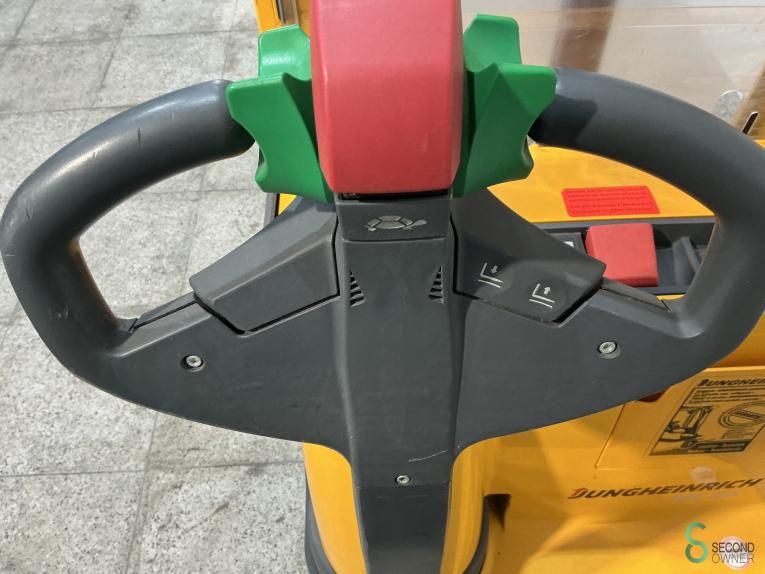 Stackers Electric Jungheinrich EJC 112 2013