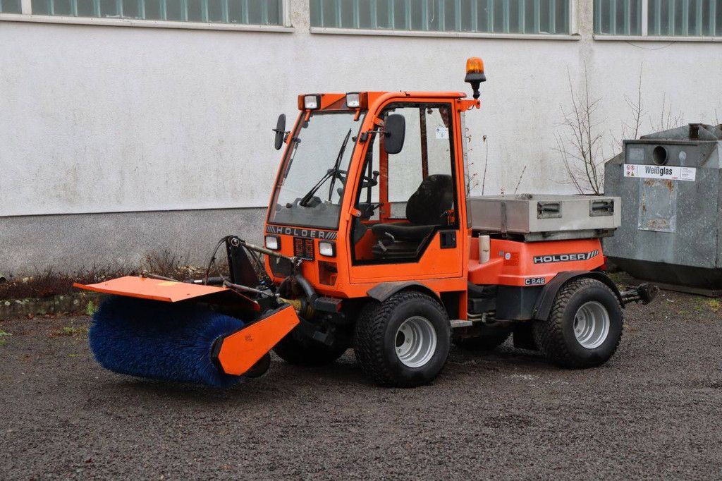 Mini-Traktor Holder C 2.42 Diesel mit Kehrbürste